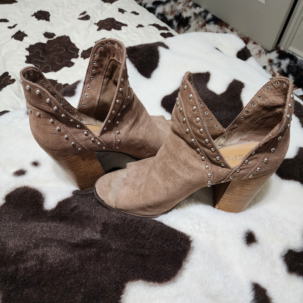 Report women heels